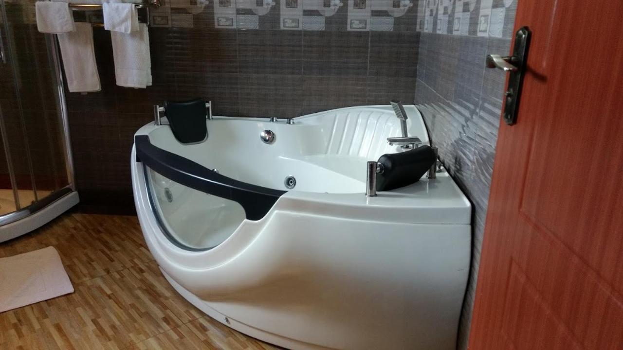 Milimani Beach Resort Kisumu Bagian luar foto